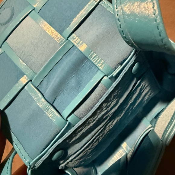 Bottega Venetta Blue Cassette Calskin Leather Shoulder Bag in Pool Blue - Picture 7 of 9